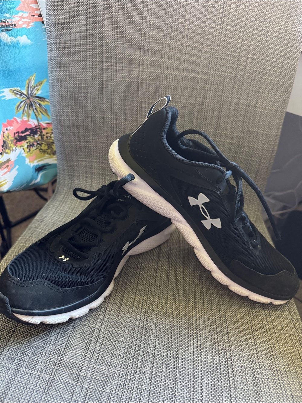 Under Armour Black and White Womens Athletic Trainers Sz 11